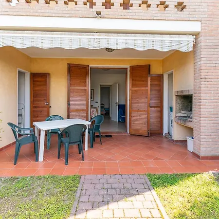 別荘 Verga Abitazione Al Piano Terra Con Giardino リド・デッリ・エステンシ