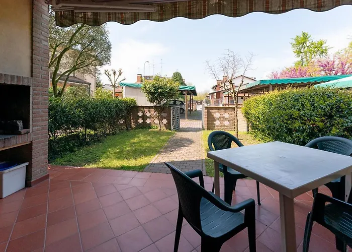 別荘 Verga Abitazione Al Piano Terra Con Giardino リド・デッリ・エステンシ