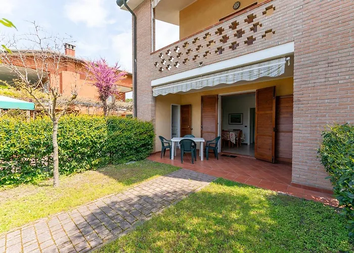 Verga Abitazione Al Piano Terra Con Giardino 別荘