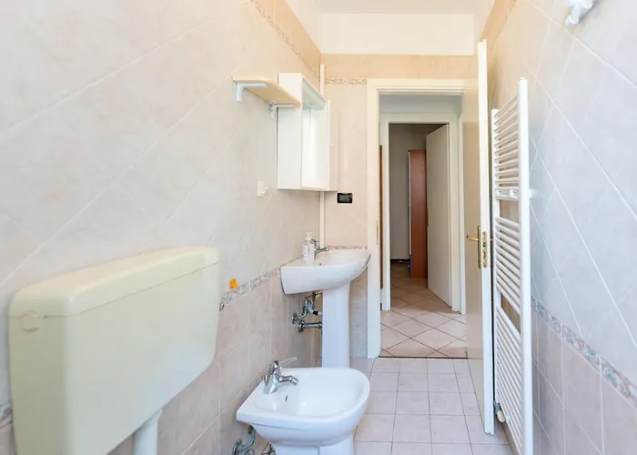 Verga Abitazione Al Piano Terra Con Giardino 別荘 *