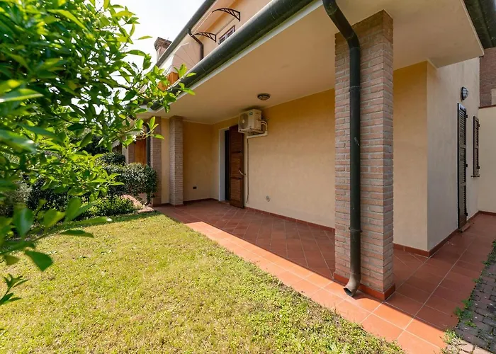 Verga Abitazione Al Piano Terra Con Giardino リド・デッリ・エステンシ