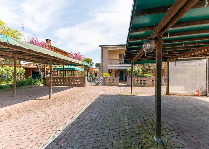 別荘 Verga Abitazione Al Piano Terra Con Giardino